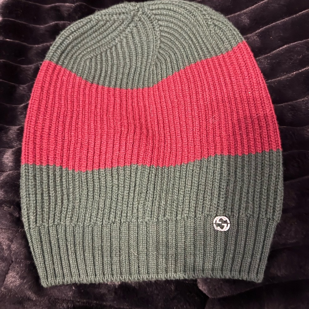 Gucci Knit Beanie with Red Stripe